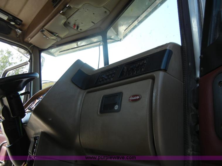 image for item D4174 2005 Peterbilt 379 triple axle semi truck