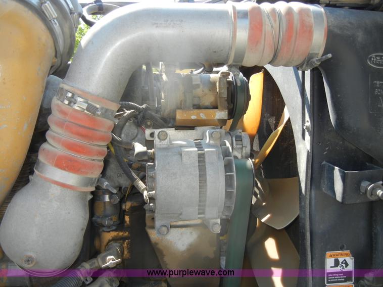 image for item D4174 2005 Peterbilt 379 triple axle semi truck