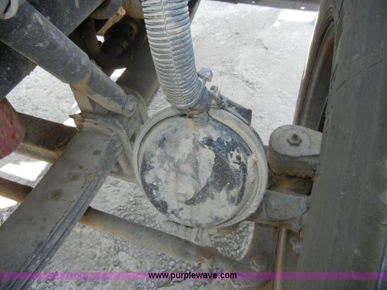 image for item D4174 2005 Peterbilt 379 triple axle semi truck