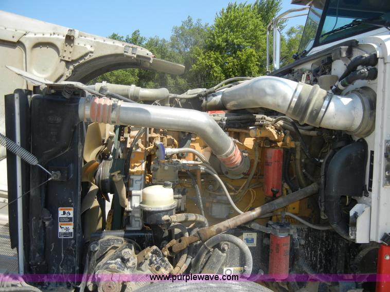 image for item D4174 2005 Peterbilt 379 triple axle semi truck