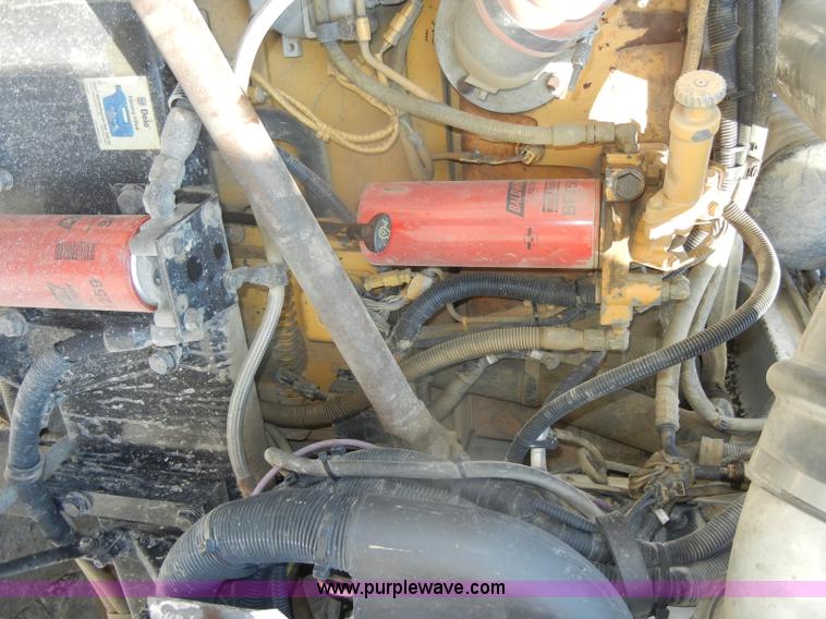 image for item D4174 2005 Peterbilt 379 triple axle semi truck