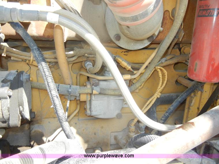 image for item D4174 2005 Peterbilt 379 triple axle semi truck