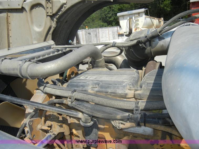 image for item D4174 2005 Peterbilt 379 triple axle semi truck