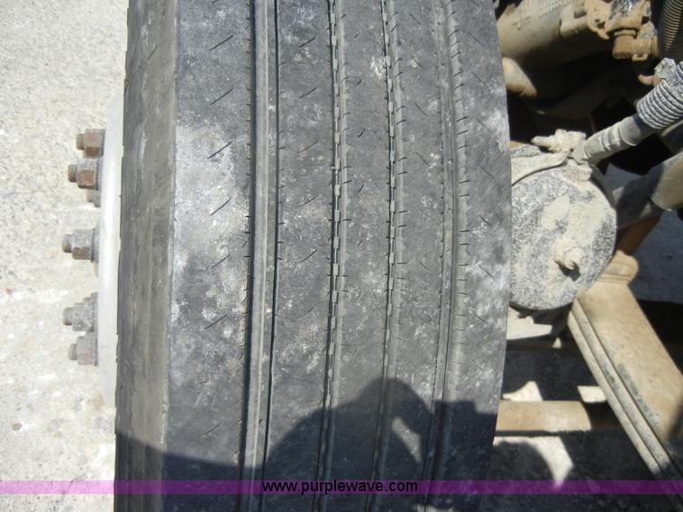 image for item D4174 2005 Peterbilt 379 triple axle semi truck