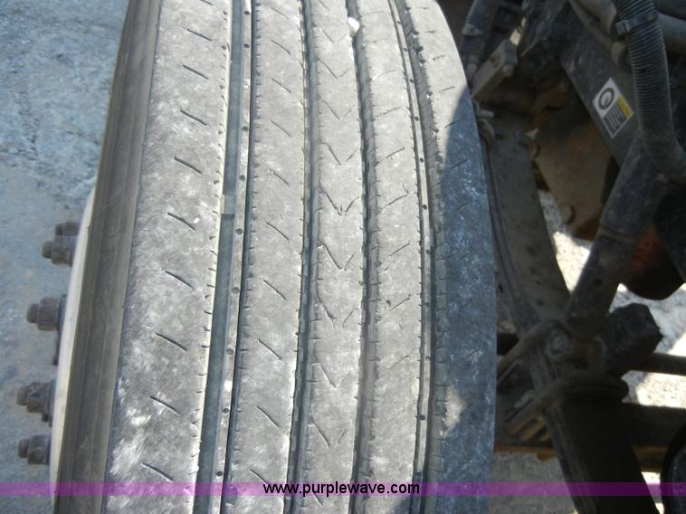 image for item D4174 2005 Peterbilt 379 triple axle semi truck