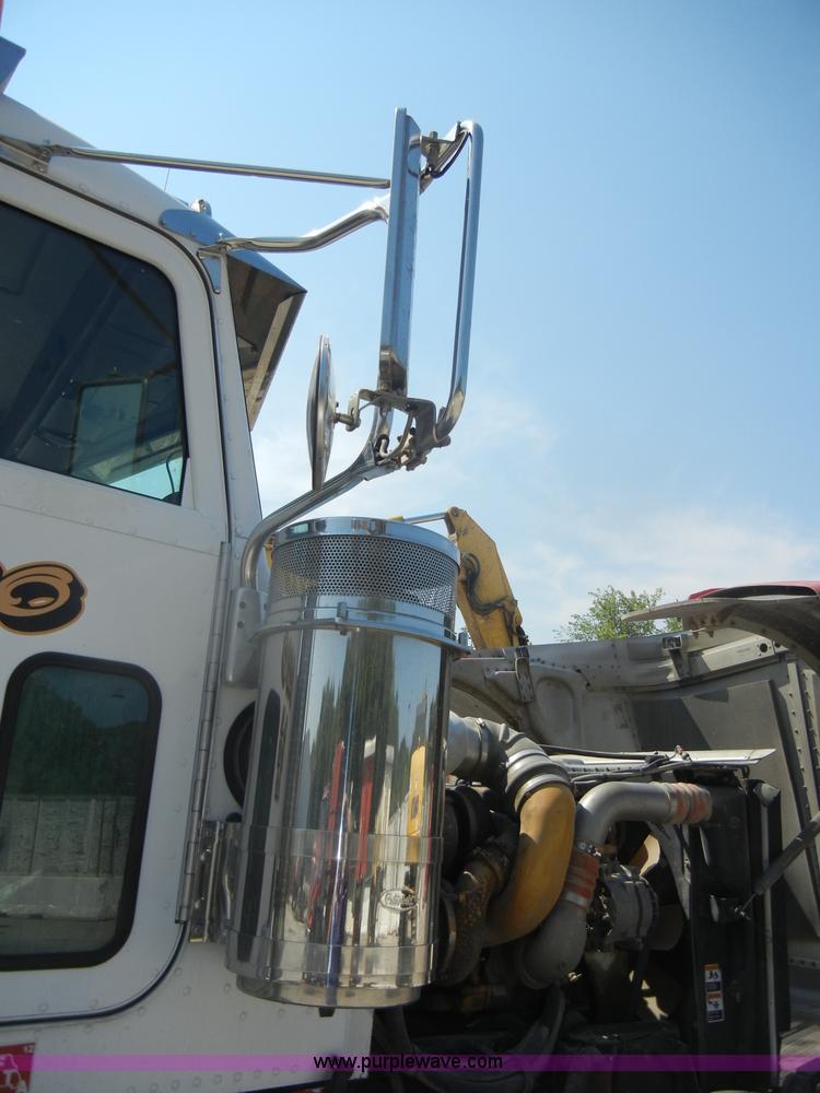 image for item D4174 2005 Peterbilt 379 triple axle semi truck
