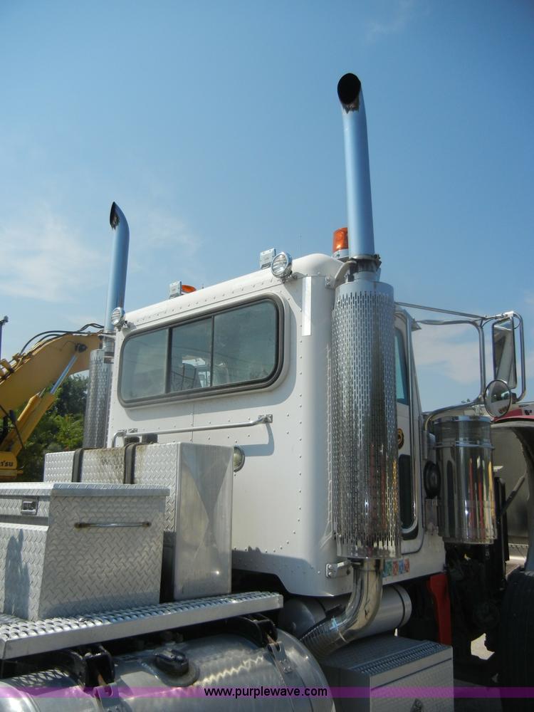 image for item D4174 2005 Peterbilt 379 triple axle semi truck