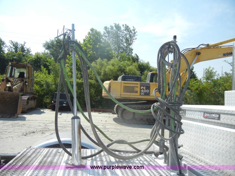 image for item D4174 2005 Peterbilt 379 triple axle semi truck