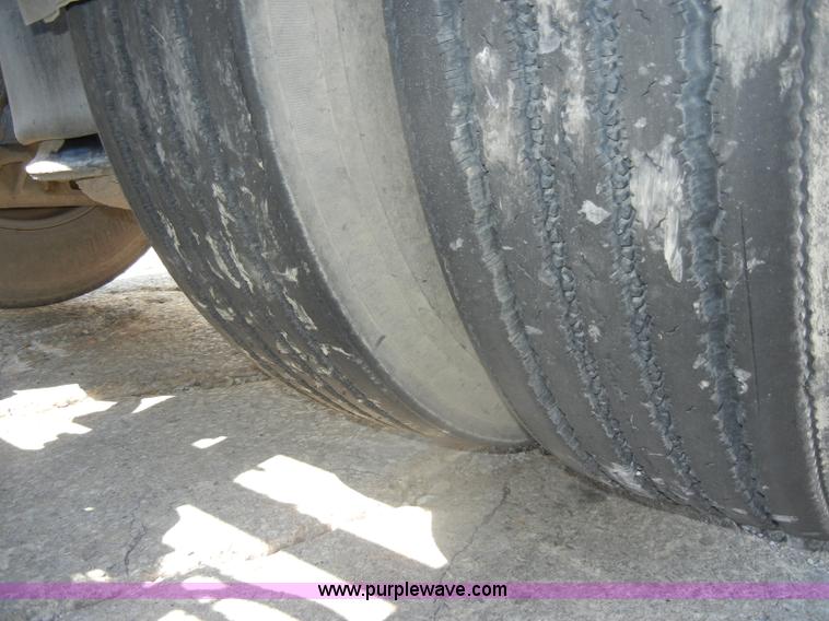 image for item D4174 2005 Peterbilt 379 triple axle semi truck