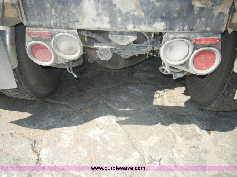 image for item D4174 2005 Peterbilt 379 triple axle semi truck