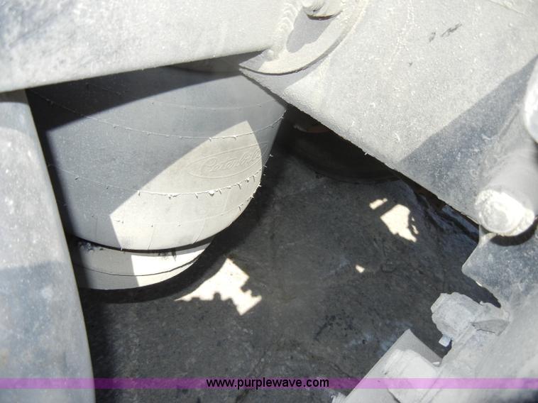 image for item D4174 2005 Peterbilt 379 triple axle semi truck