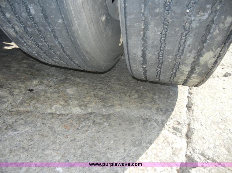 image for item D4174 2005 Peterbilt 379 triple axle semi truck