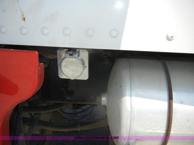 image for item D4174 2005 Peterbilt 379 triple axle semi truck