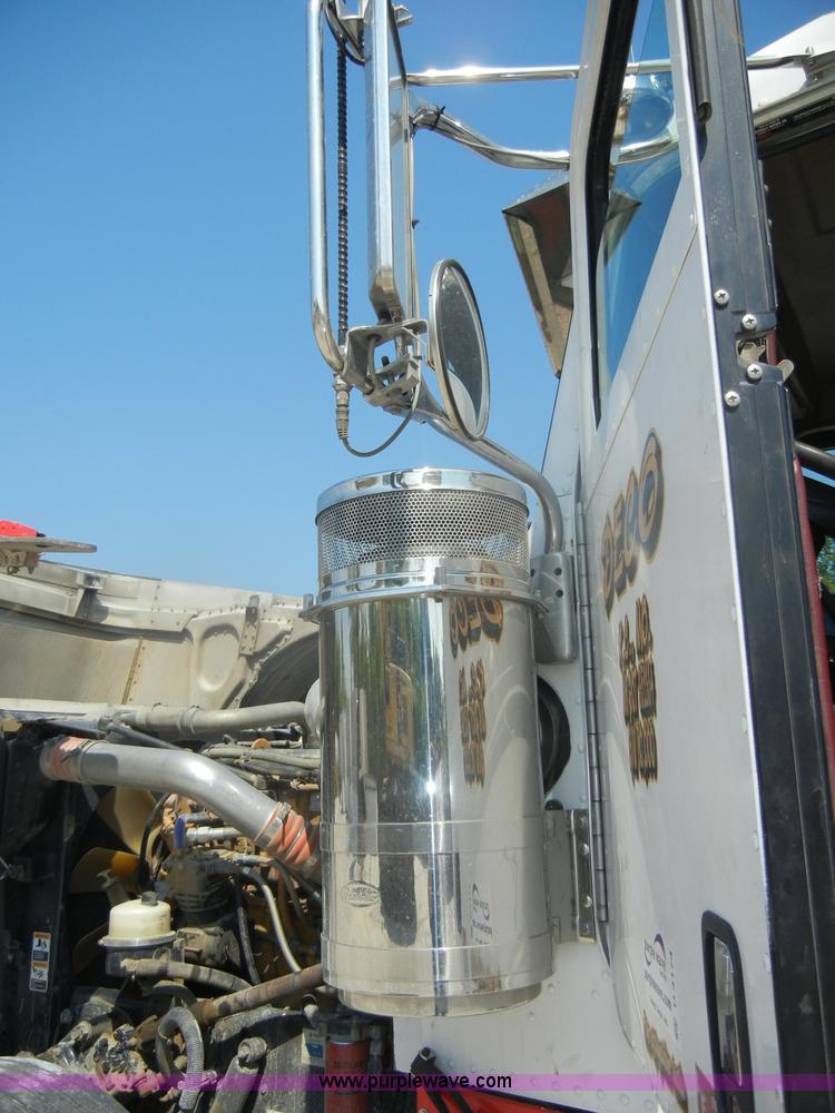 image for item D4174 2005 Peterbilt 379 triple axle semi truck