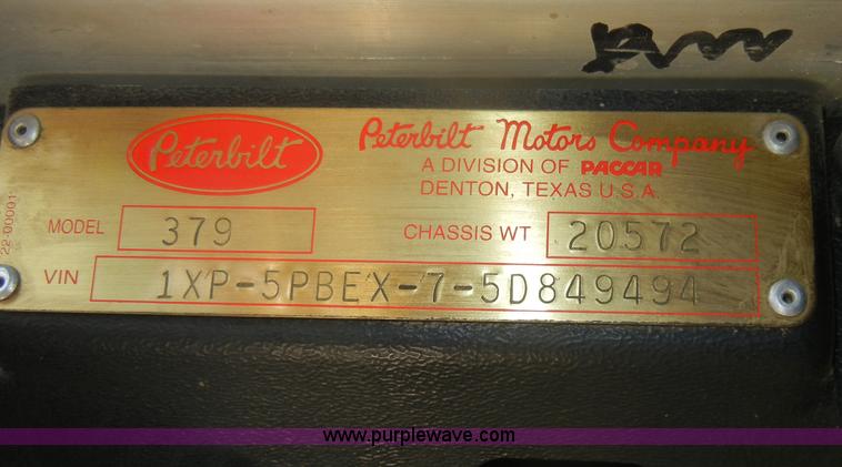 image for item D4174 2005 Peterbilt 379 triple axle semi truck