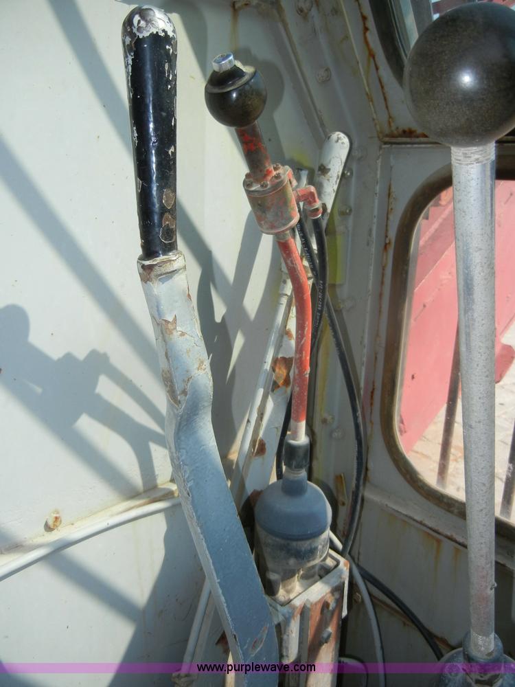 image for item D4175 Manitowoc 3000 track crane