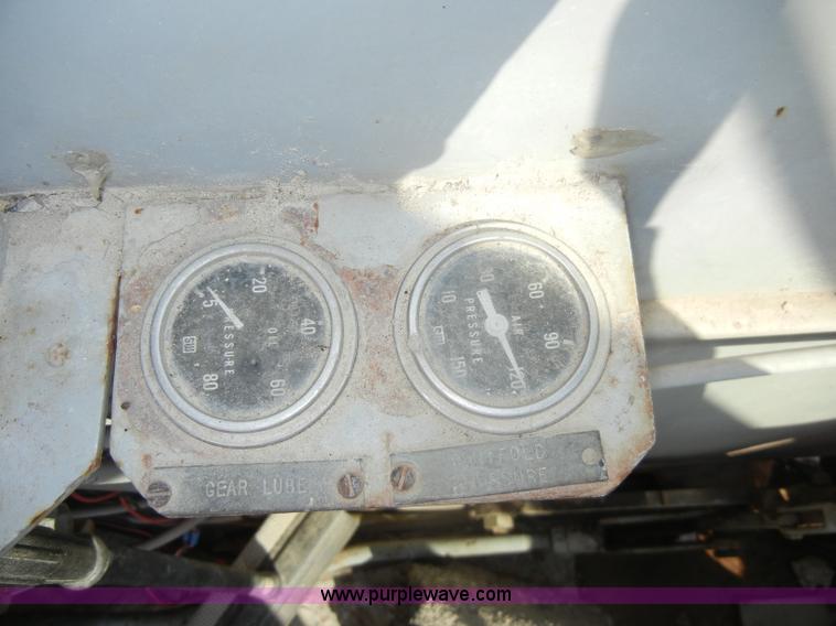 image for item D4175 Manitowoc 3000 track crane