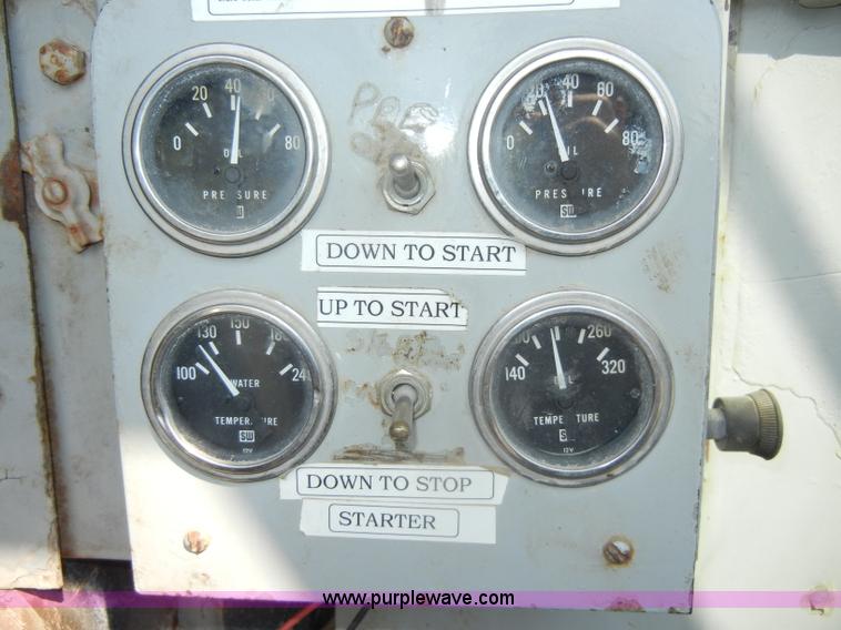 image for item D4175 Manitowoc 3000 track crane