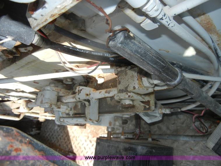 image for item D4175 Manitowoc 3000 track crane