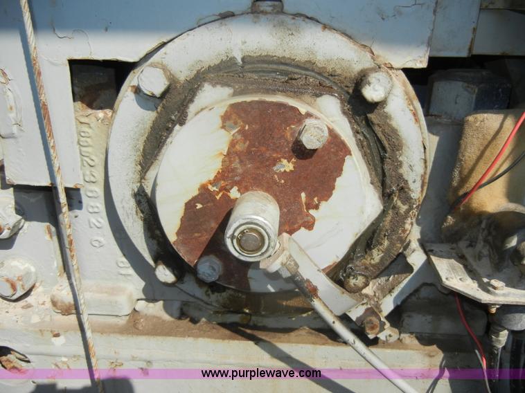 image for item D4175 Manitowoc 3000 track crane