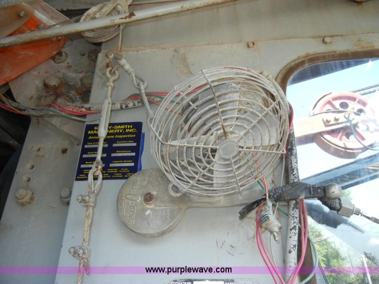 image for item D4175 Manitowoc 3000 track crane