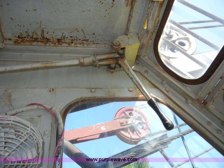 image for item D4175 Manitowoc 3000 track crane