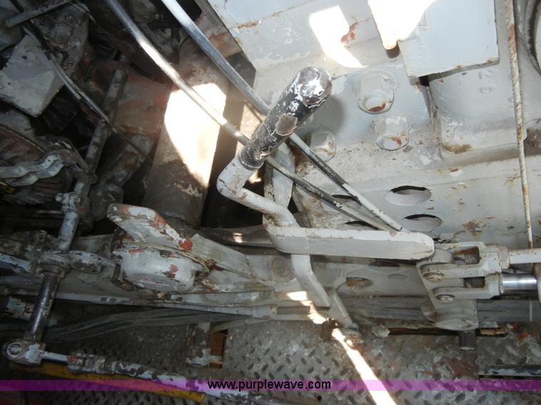 image for item D4175 Manitowoc 3000 track crane