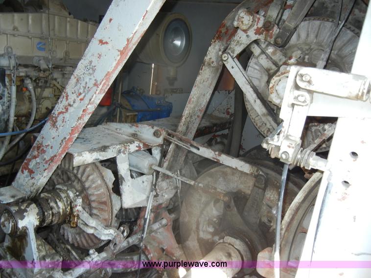 image for item D4175 Manitowoc 3000 track crane