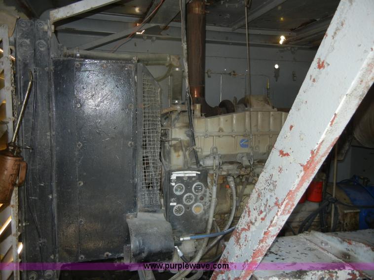 image for item D4175 Manitowoc 3000 track crane