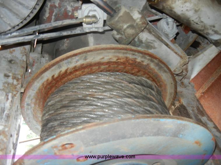 image for item D4175 Manitowoc 3000 track crane