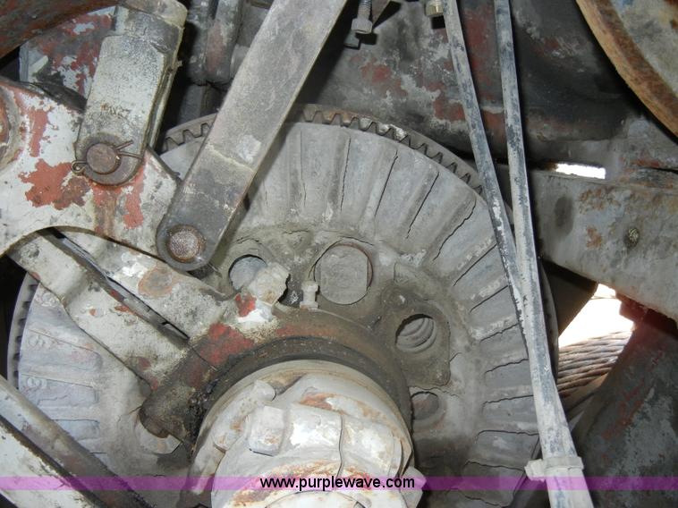 image for item D4175 Manitowoc 3000 track crane