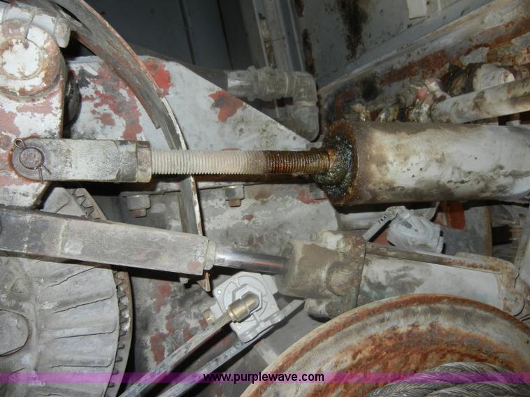 image for item D4175 Manitowoc 3000 track crane