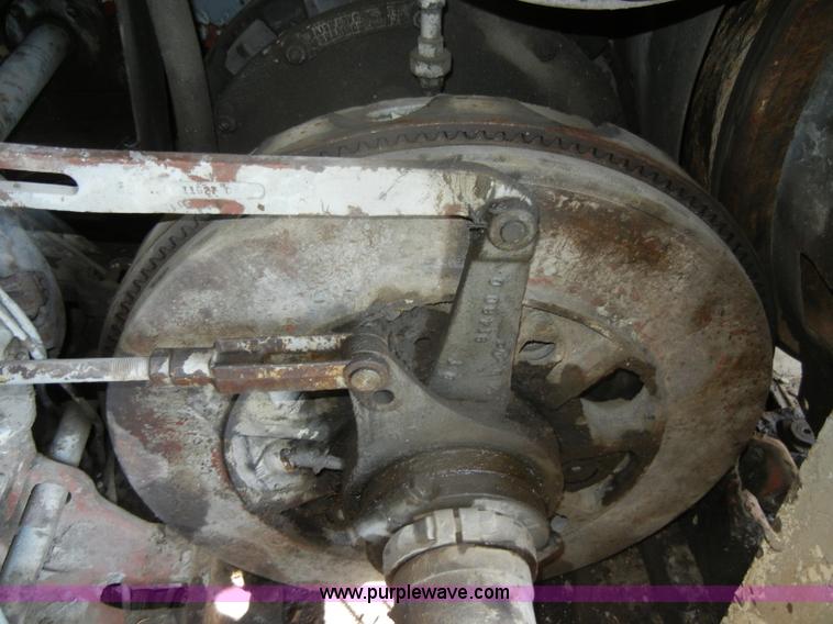 image for item D4175 Manitowoc 3000 track crane