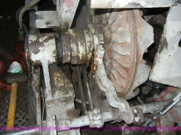 image for item D4175 Manitowoc 3000 track crane