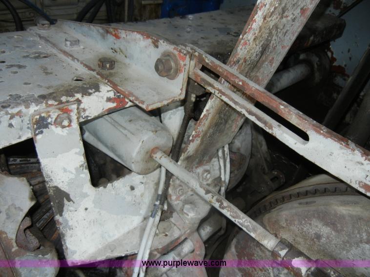 image for item D4175 Manitowoc 3000 track crane