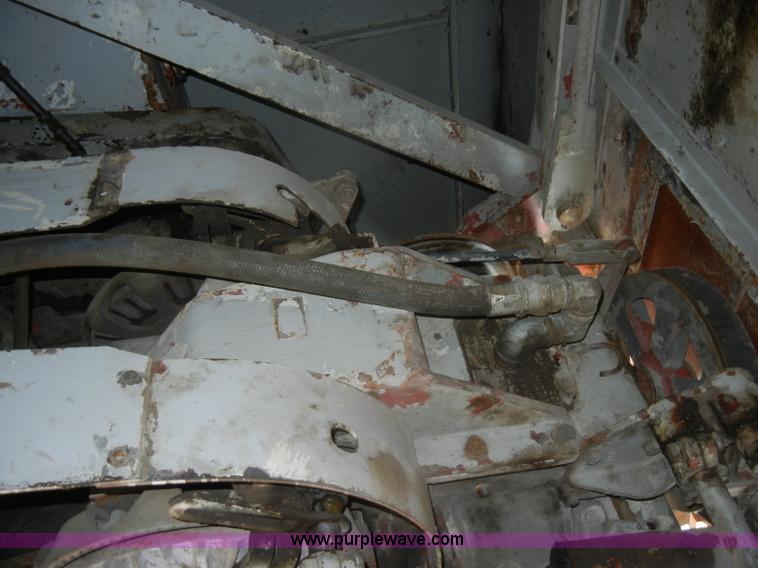 image for item D4175 Manitowoc 3000 track crane