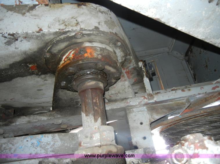 image for item D4175 Manitowoc 3000 track crane