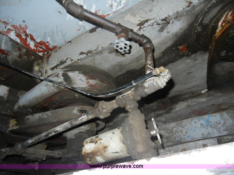 image for item D4175 Manitowoc 3000 track crane