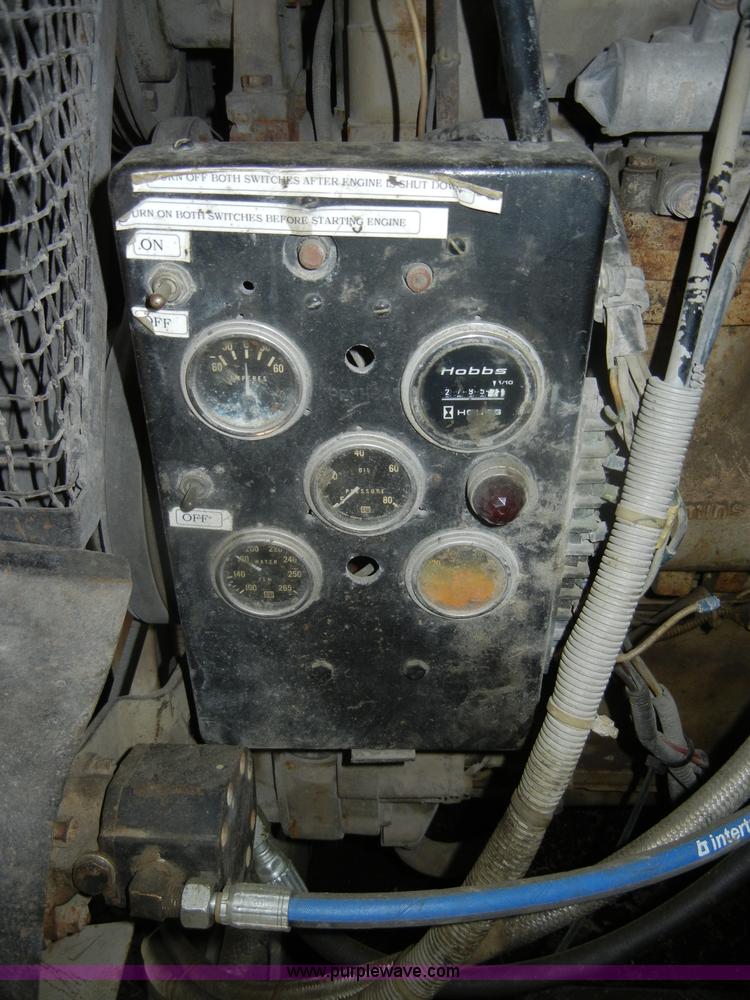 image for item D4175 Manitowoc 3000 track crane