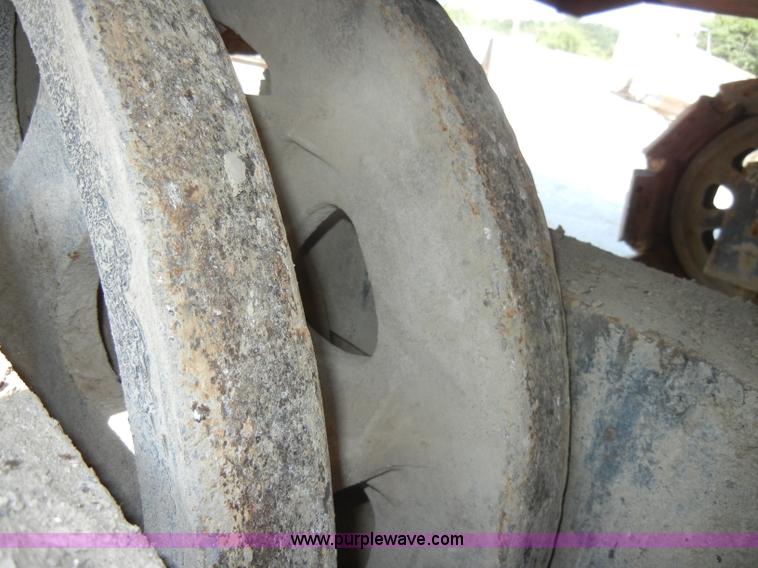 image for item D4175 Manitowoc 3000 track crane