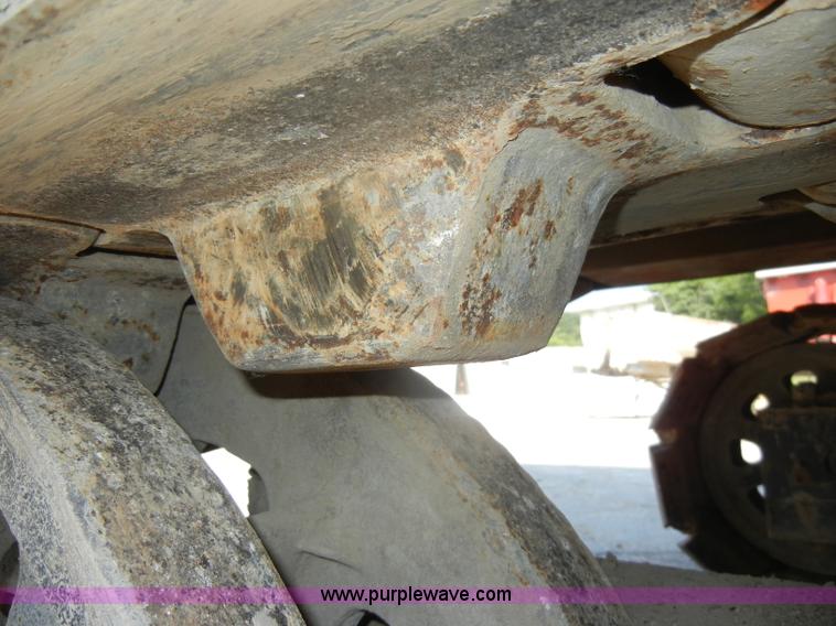 image for item D4175 Manitowoc 3000 track crane