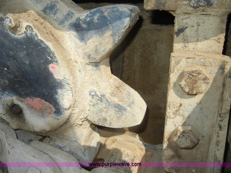 image for item D4175 Manitowoc 3000 track crane