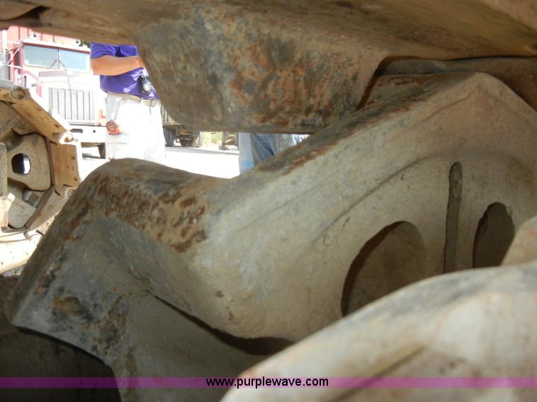 image for item D4175 Manitowoc 3000 track crane