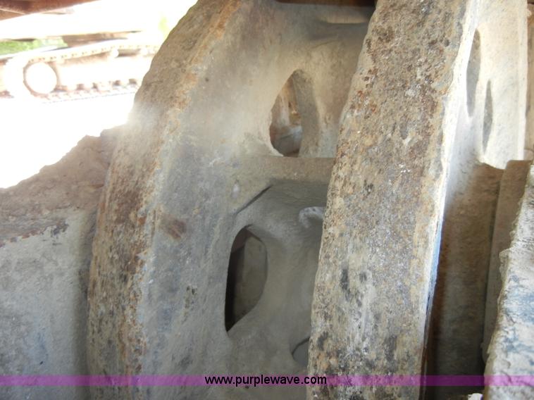 image for item D4175 Manitowoc 3000 track crane