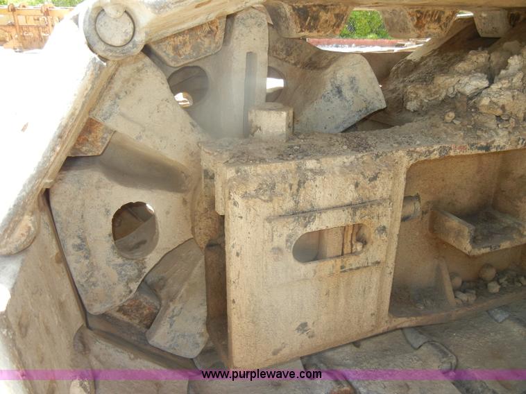 image for item D4175 Manitowoc 3000 track crane