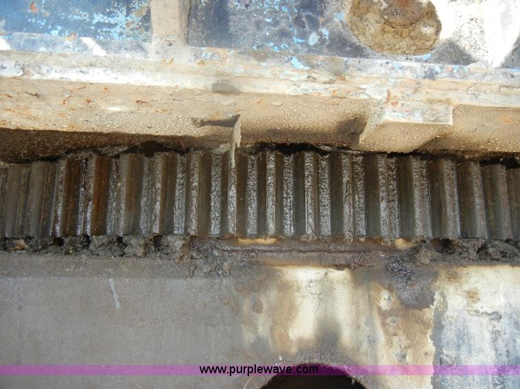 image for item D4175 Manitowoc 3000 track crane