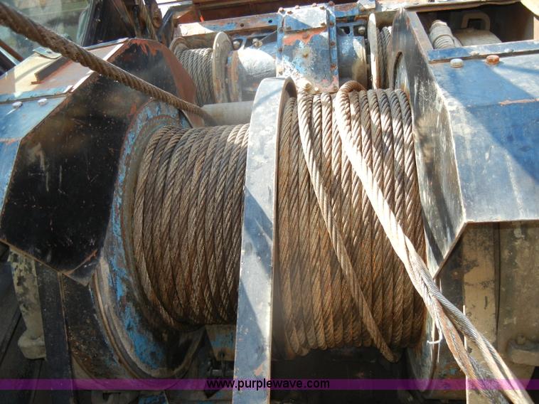 image for item D4175 Manitowoc 3000 track crane