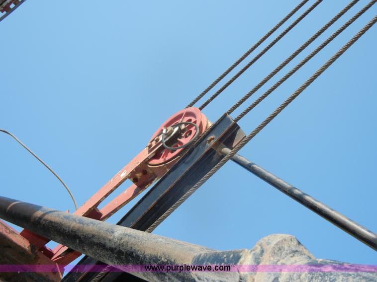 image for item D4175 Manitowoc 3000 track crane