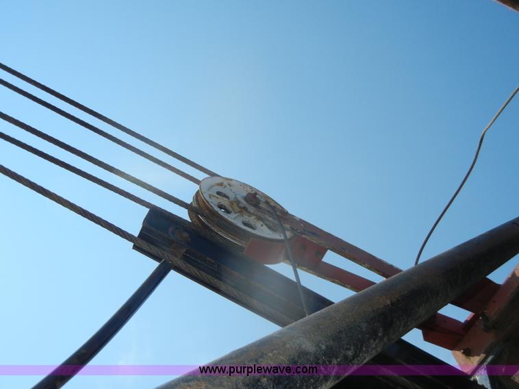 image for item D4175 Manitowoc 3000 track crane