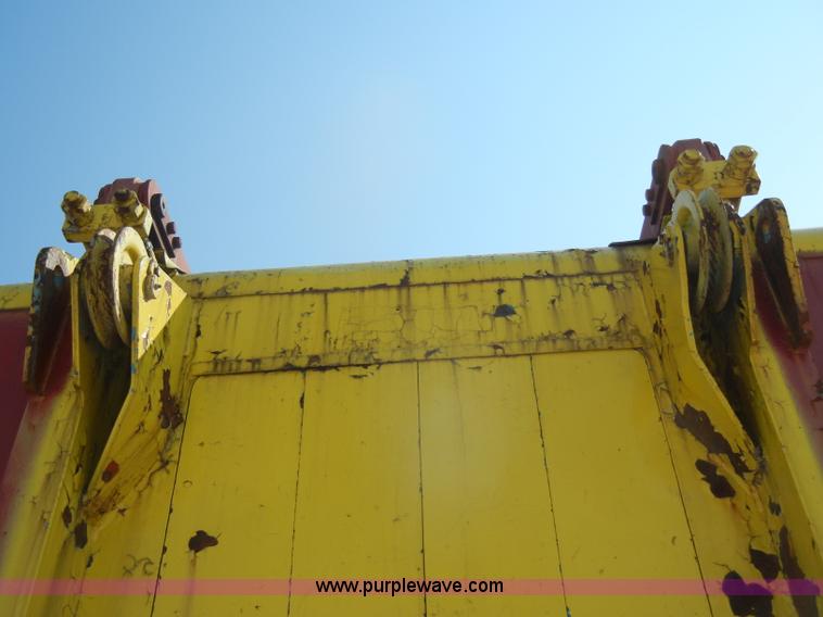 image for item D4175 Manitowoc 3000 track crane